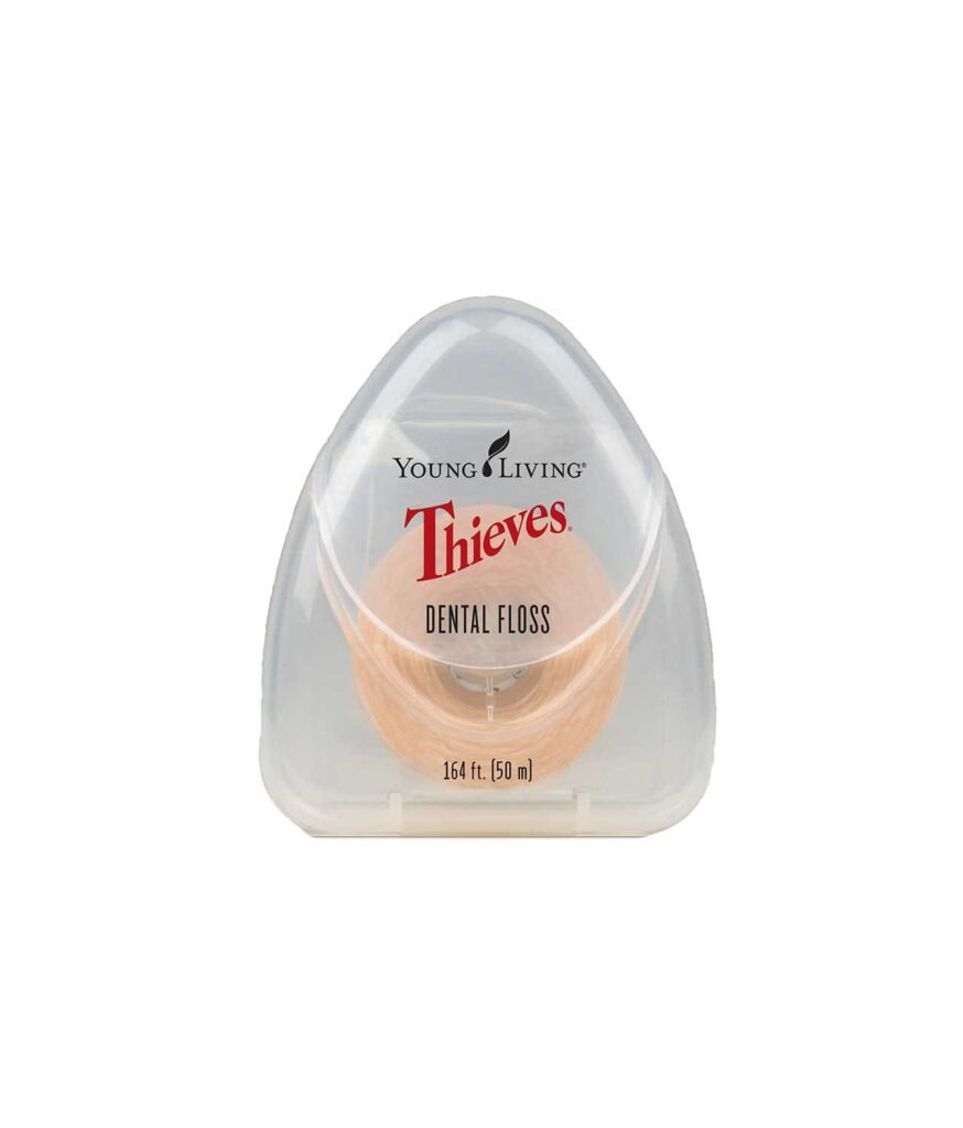Ața dentară Thieves este dublu infuzată cu amestecurile premium de uleiuri esențiale Thieves.